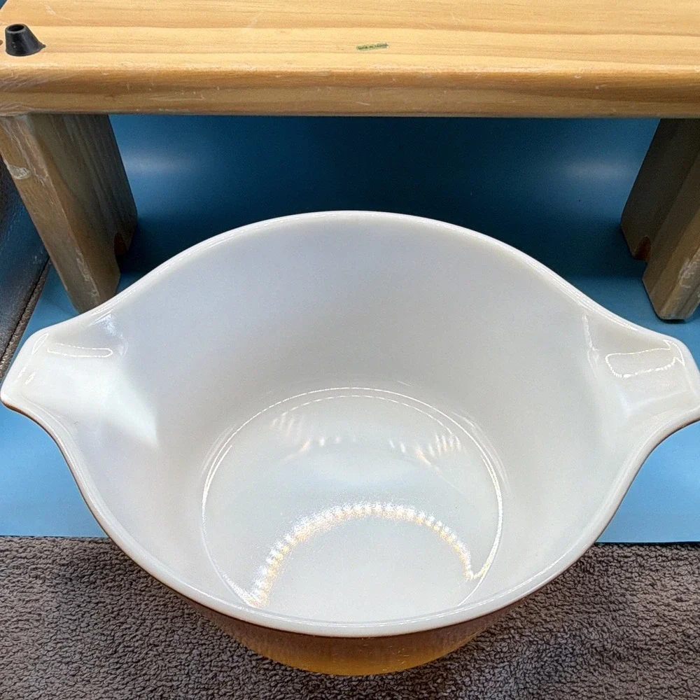 Vintage Pyrex 024-B 1.5 Qt Round Milk Glass Mixing Bowl Brown/White Microwave